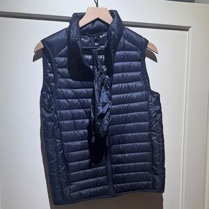Uniqlo Black and Blue Puffer Vest